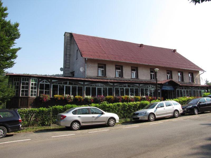 Gosciniec Szczeliniec Albergue Karlow Exterior foto